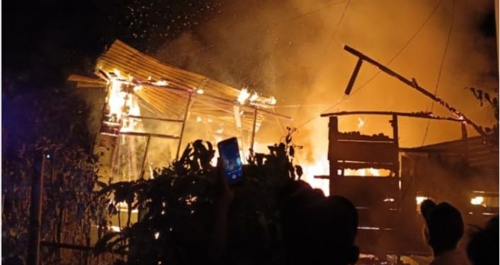 Naas! Sijago Merah Hanguskan Rumah Salah Satu Warga di Desa Moyongkota