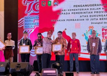 Pj Walikota Kotamobagu Terima Penghargaan Kemendagri