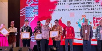 Pj Walikota Kotamobagu Terima Penghargaan Kemendagri