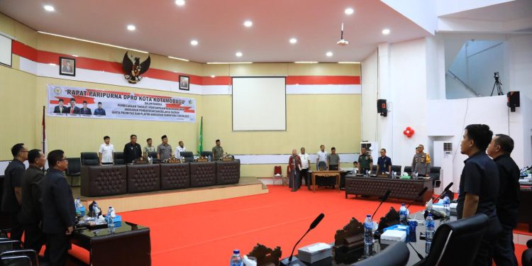 Pj. Wali Kota Kotamobagu Hadiri Rapat Paripurna DPRD Bahas KUA PPAS APBD 2025