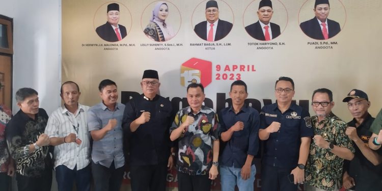 Kunjungan Pertama Pj Bupati Lukman Lapadengan ke Bawaslu Boltim, Fokus Pilkada Damai