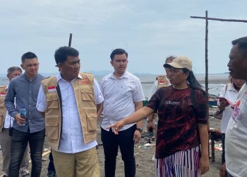 Menyentuh! 8 Rumah di Kampung Ambong Ludes Dilahap Si Jago Merah, Yulius Komaling Bawa Bantuan