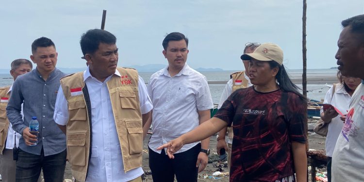 Menyentuh! 8 Rumah di Kampung Ambong Ludes Dilahap Si Jago Merah, Yulius Komaling Bawa Bantuan