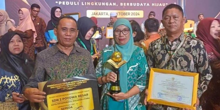 SDN 2 Pobes Terima Penghargaan Dari Kementrian LHK