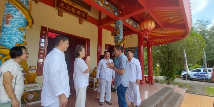 dr. Weny Gaib Sambangi Klenteng Tian Shang Shen Mu Khung Kotamobagu