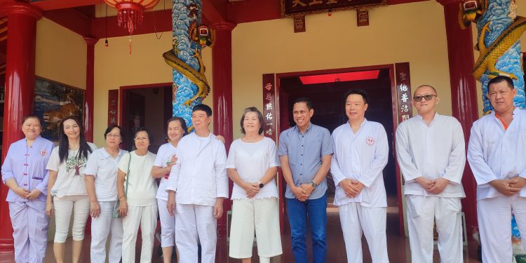 dr. Weny Gaib Sambangi Klenteng Tian Shang Shen Mu Khung Kotamobagu