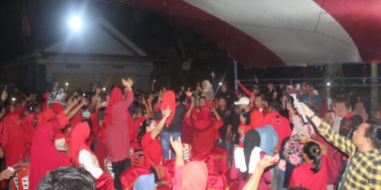 Ribuan Warga Tumpah Ruah Di Kampanye Dialogis Limi Welty di Desa Toraut Bersatu