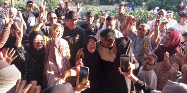 Emak-Emak Sumringah, The Winner Hadiri Ultah di Kotobangon.