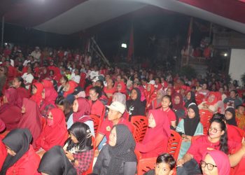 Membludak! Ribuan Massa Padati Kampanye Dialogis Limi-Welty di Desa Lalow