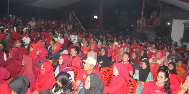 Membludak! Ribuan Massa Padati Kampanye Dialogis Limi-Welty di Desa Lalow