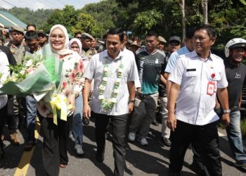 Walikota Kotamobagu Di Jemput Dengan Adat Di Batas Kota