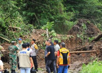 Anggota DPRD Kotamobagu Turun Tinjau Lokasi Banjir dan Longsor