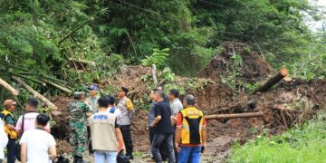 Anggota DPRD Kotamobagu Turun Tinjau Lokasi Banjir dan Longsor