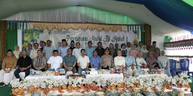 Weny – Rendy Hadiri Halal Bi Halal di Desa Pontodon Timur