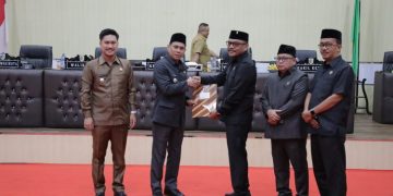 Weny – Rendy Hadiri Paripurna Penandatanganan Rancangan Awal RPJMD Tahun 2025-2029