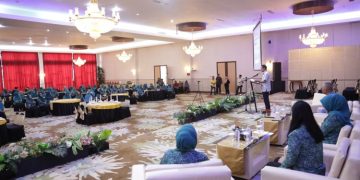 Weny Gaib Secara Resmi Buka Bimtek Etika dan Table Manner