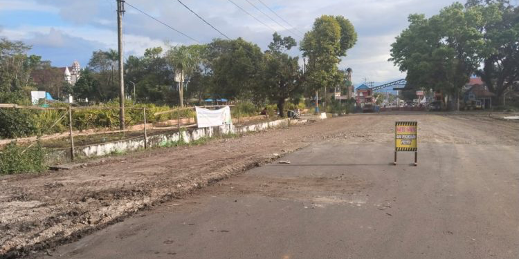 PUPR Kotamobagu Mulai Aspal Jalan Kampus UDK