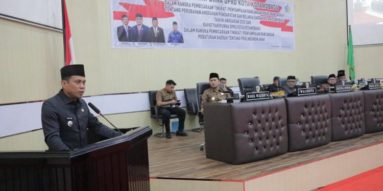 Wali Kota dan Wakil Wali Kota Kotamobagu Hadiri Rapat Paripurna DPRD Bahas Perubahan APBD dan Ranperda Perlindungan Anak