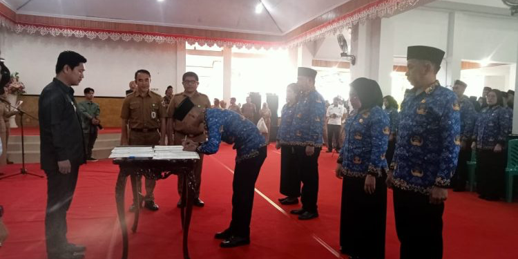 Wawali Kota Kotamobagu Serahkan SK Pengangkatan P3K T.A 2024 Tahap II