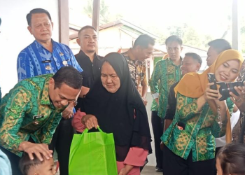 Wali Kota Kotamobagu Serahkan Bantuan untuk Balita Stunting dan Warga Miskin Ekstrem