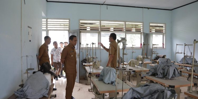 Wali Kota Kotamobagu Tinjau Fasilitas Pelatihan Kerja dan Drainase Jalan Kartini