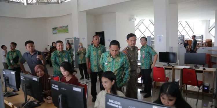 Wali Kota Kotamobagu Weny Gaib Sidak Sejumlah OPD, Ingatkan ASN Tingkatkan Disiplin