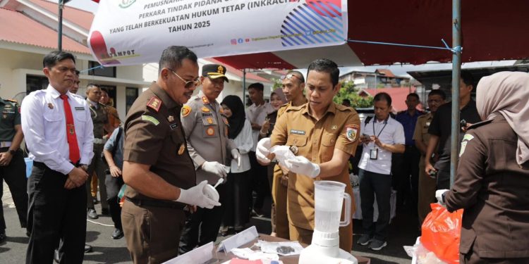 Pemkot Kotamobagu Tegaskan Dukungan Penegakan Hukum Lewat Pemusnahan Barang Bukti Inkracht