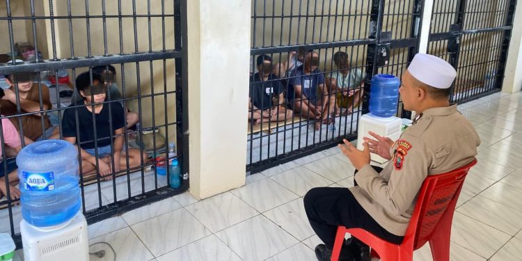 Da’i Polri Beri Tausiyah Humanis kepada Tahanan, Dorong Introspeksi dan Perubahan Diri